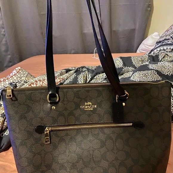 Coach tote - Picture 2 of 4